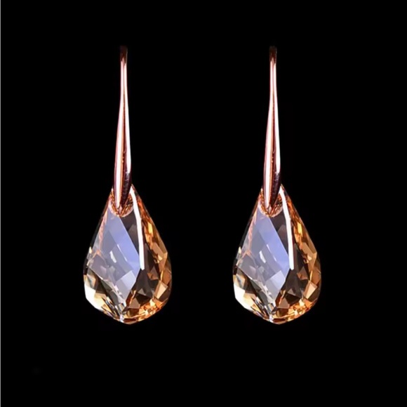 Jewelry - Stunning Gold and Silver Teardrop Earrings